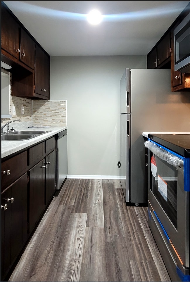 Building Photo - Beutiful 2 bedroom 1 bath apartment