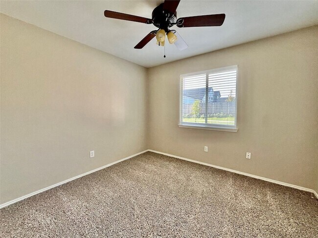 Building Photo - 2200 Lookout Ln