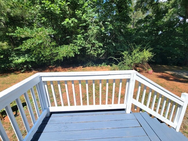 Building Photo - Peaceful country-style - 2 Bedroom, 2 Bath Private Home
