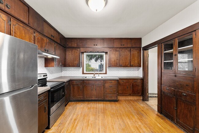 Building Photo - 568 W Main St