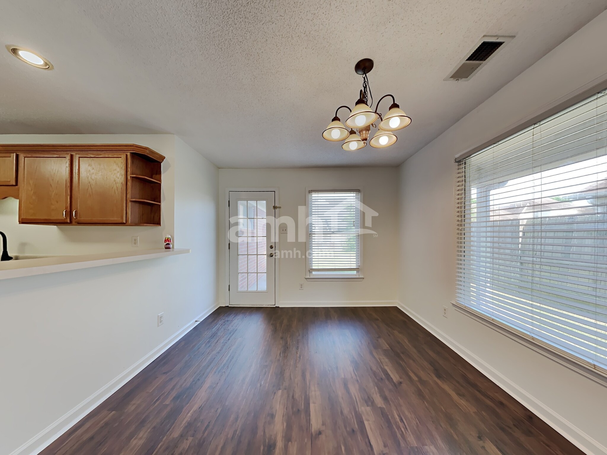 Building Photo - 1466 Far Dr