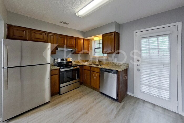 Building Photo - 2140 Woodnote Ln