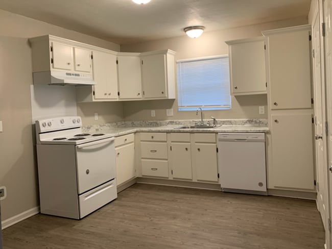Building Photo - 4308 Roberts- House