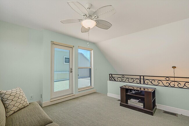 Building Photo - 2051 NE Ocean Blvd