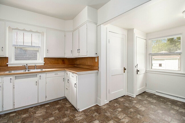 Building Photo - 539 Gayle Ave