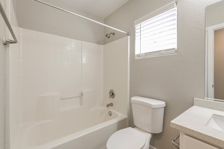 Building Photo - 10673 Mann St