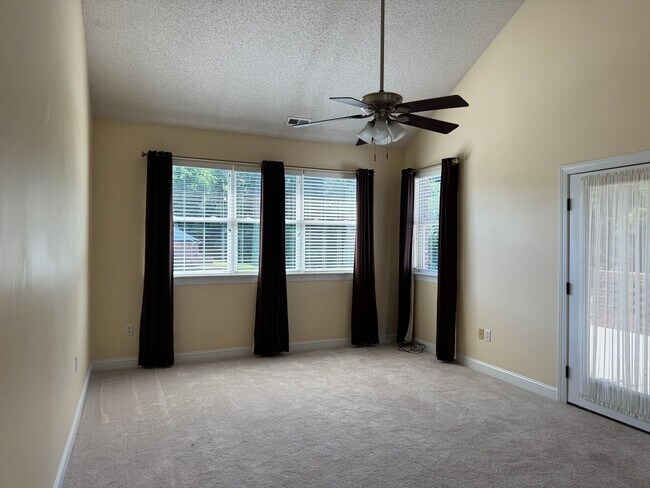 Building Photo - One Bedroom Condo in The Terraces of Denver!