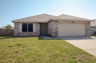 Building Photo - 320 Chisholm Trail
