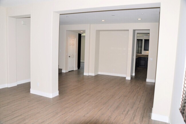 Building Photo - 15655 Iron Spring Ln