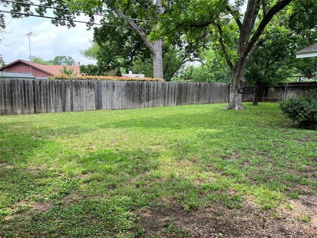 Building Photo - 8706 Primrose Ln