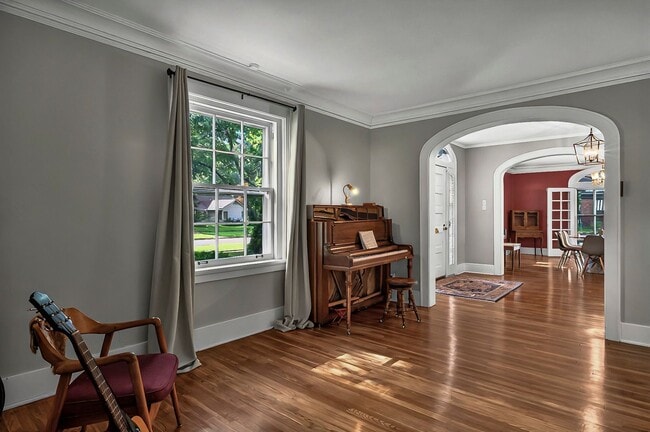 Building Photo - Move In Ready! 5 bedroom 3.5 bath near Was...