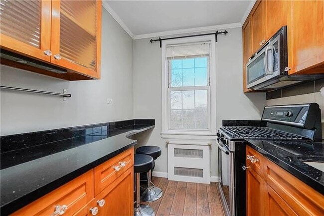 Building Photo - 6665 Colonial Rd