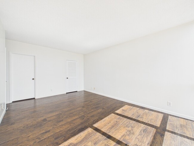 Building Photo - 5001 Woodway Dr