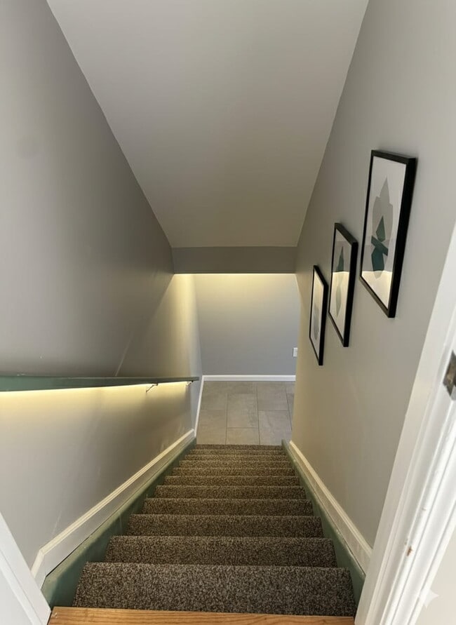 Building Photo - 319 Charles Ave