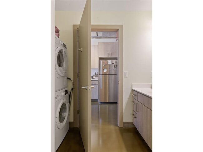 Building Photo - 728 N 3rd St