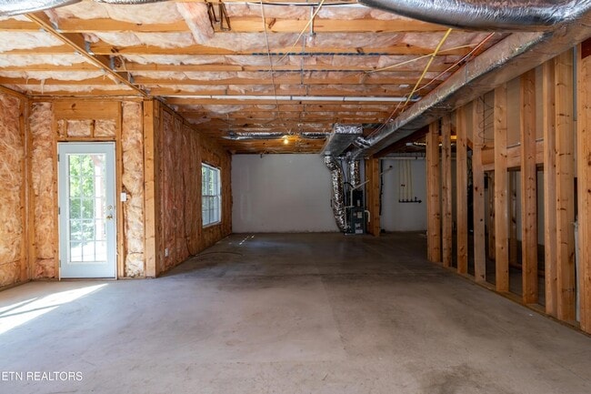 Building Photo - 8334 Bay Gardens Ln