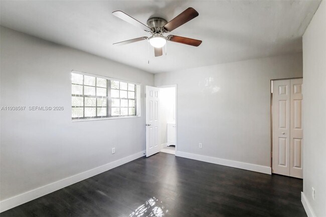 Building Photo - 1315 NE 203rd St