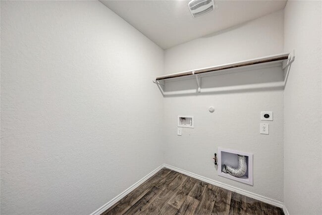 Building Photo - 105 Calgary Ln