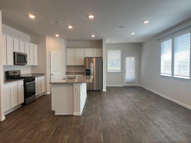 Building Photo - 311 Town Lk Bnd