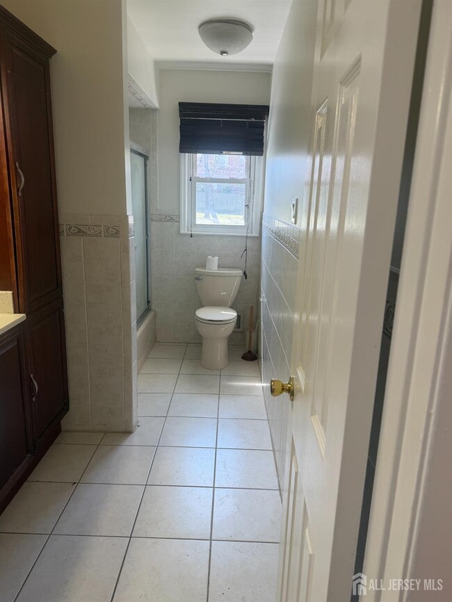 Building Photo - 13 Oakwood Dr