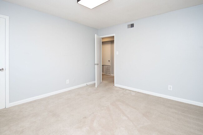 Building Photo - Spacious, affordable two bedroom townhouse in a great location in Charlotte!
