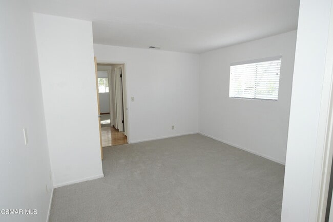 Building Photo - 611 Calle Pensamiento