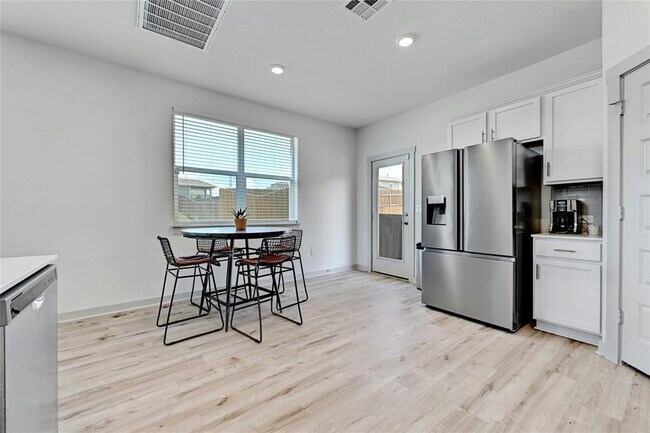 Building Photo - 8133 Linnie Ln