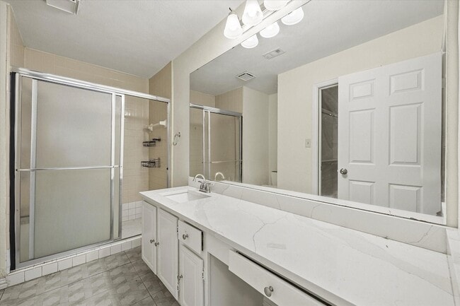 Building Photo - 2504 Brook Hollow Ct