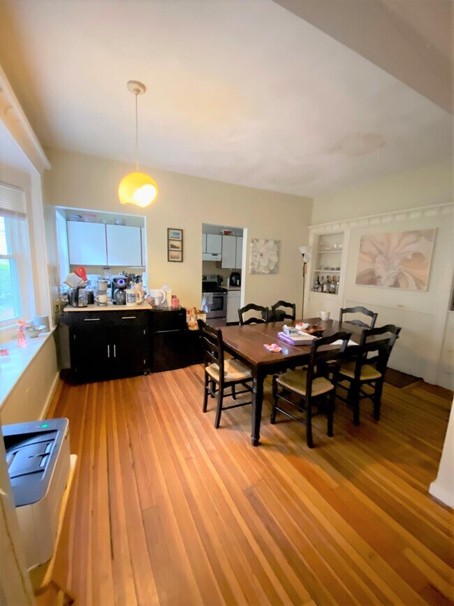 Building Photo - 9 Everett St