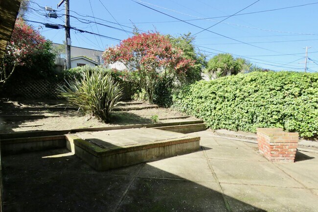 Building Photo - 52 Oakmont Dr