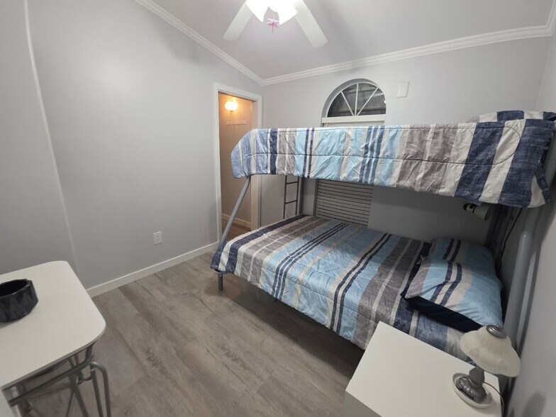 Building Photo - Newly Remodeled / Furnished 2 Bedroom / 2 Bathroom