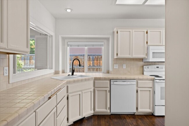 Building Photo - 2485 Greenfield Ct