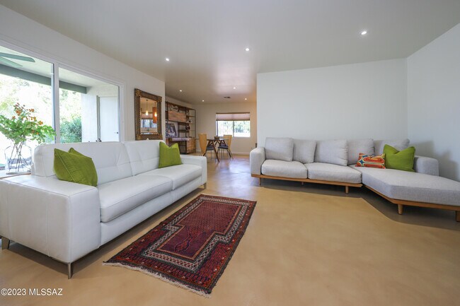 Building Photo - 2791 W Casas Cir