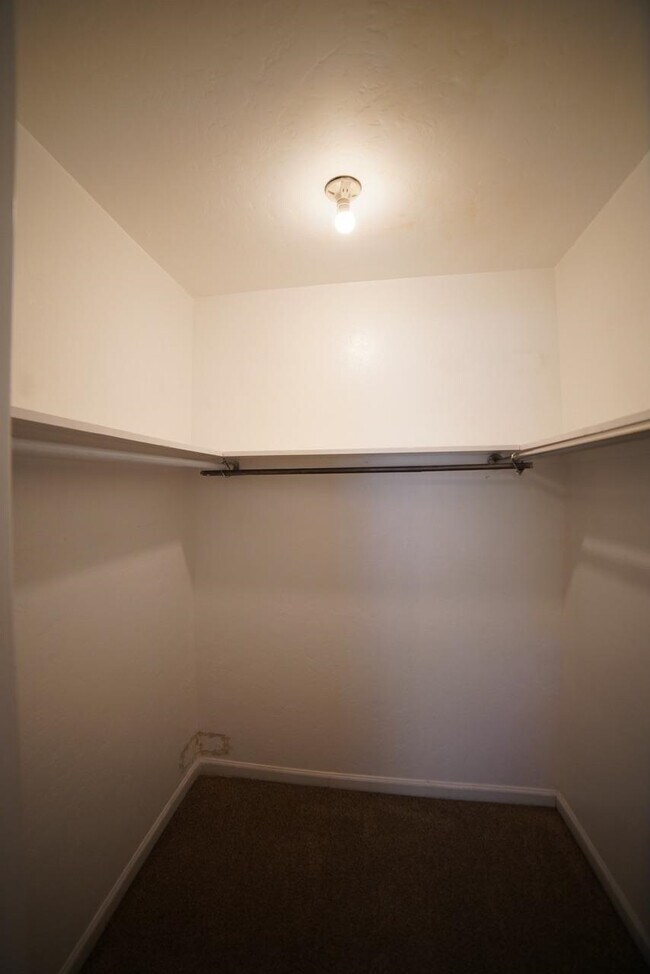 Building Photo - 6315 S Placid Pl