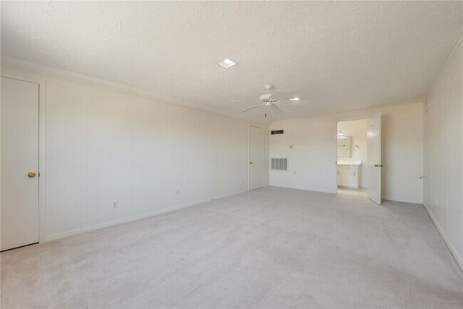 Building Photo - 1205 Brook Hollow Dr
