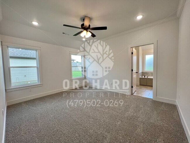 Building Photo - Siloam Springs- Single-Family Home- Stunning Cherrywood Plan