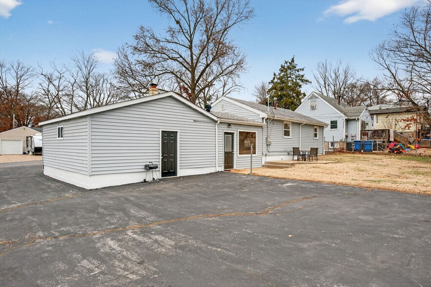 Building Photo - 453 Chamberlin Dr