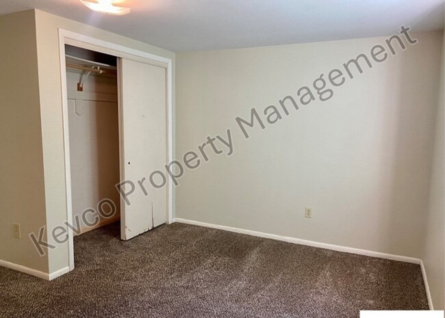 Building Photo - 2805 Redwing Rd
