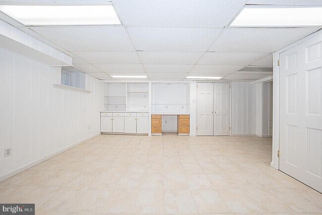 Building Photo - 714 Greythorne Rd
