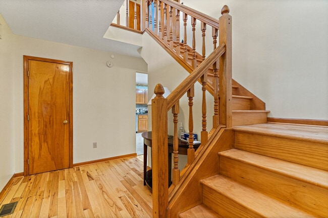 Building Photo - 2422 Cedar Crest Dr