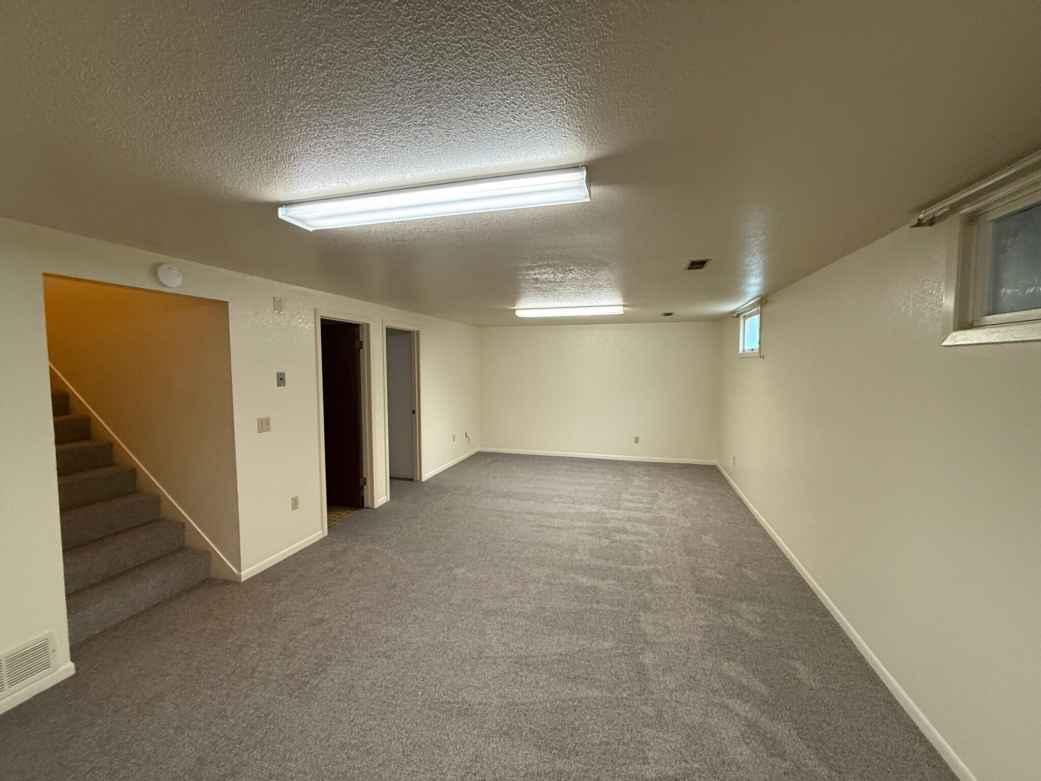 family room - 3091 Saint Johns Ave