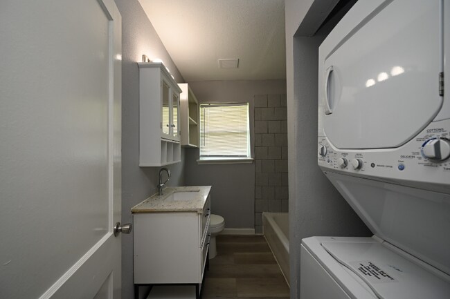 Building Photo - 109 Dooley St