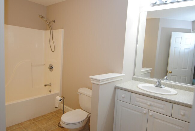 Building Photo - 3 Maple Ridge Dr