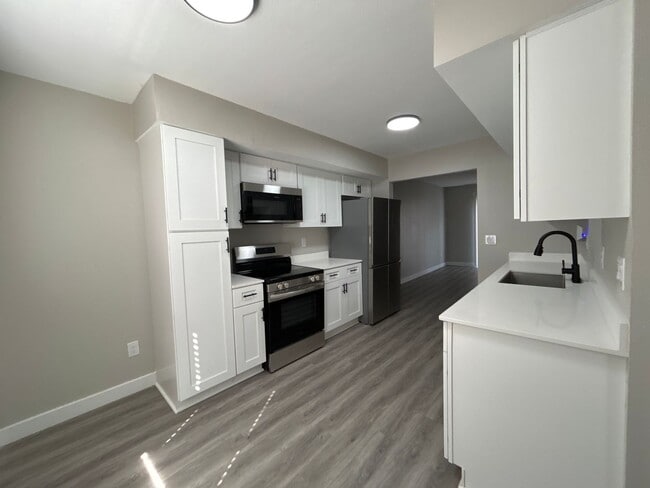 Building Photo - Beautifully Redone 3-Bedroom, 1.5-Bathroom Condo with Attached Garage – $1,725/Month (Lawn Care &...