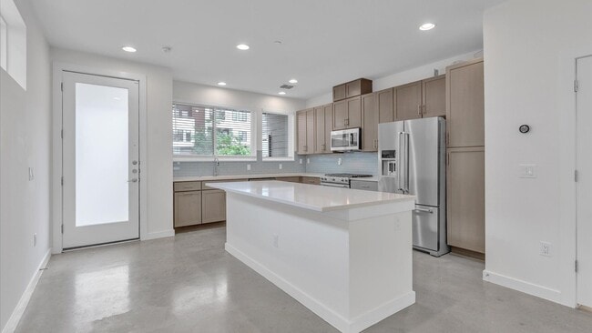 Building Photo - Prime Location Condo in the Heart of San Antonio!