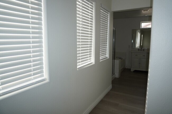 Building Photo - 4 Bedroom Home in Henderson NV!