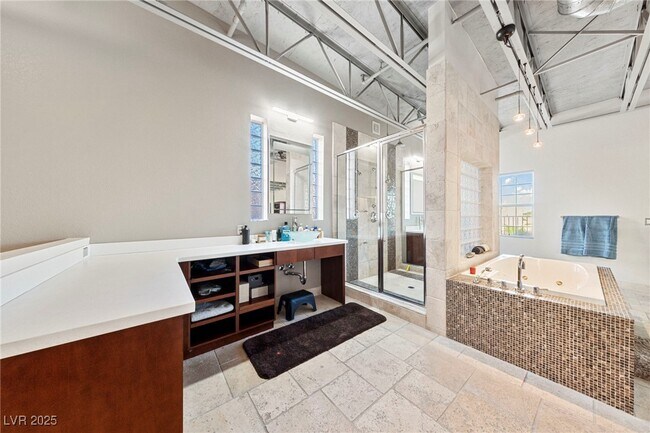 Building Photo - 5691 Deer Creek Falls Ct