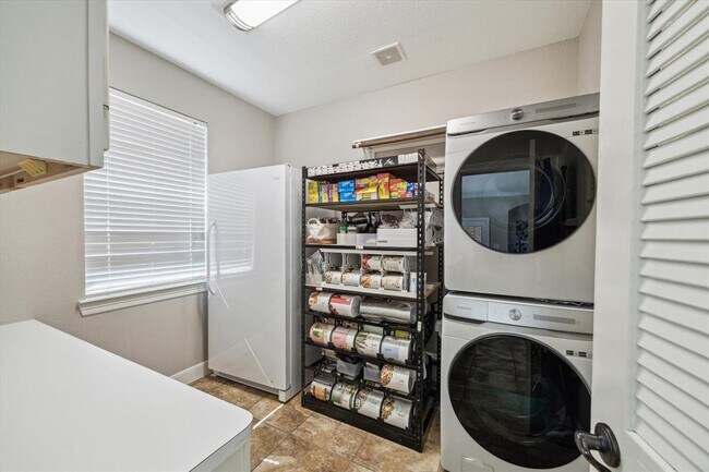 Building Photo - 15718 Starcreek Ln