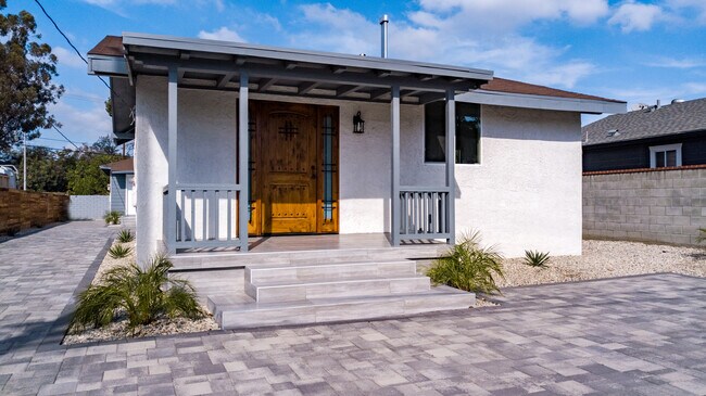 Exterior with partial view of parking area - 2843 Rosanna St