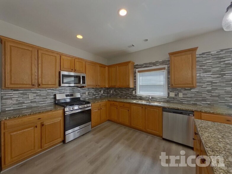 Building Photo - 7259 Madison Cir